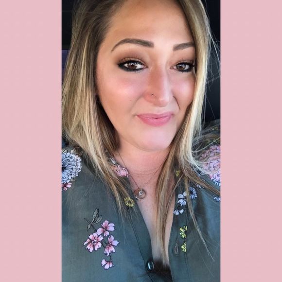 Meet your Posher, Stephanie - Picture 1 of 1